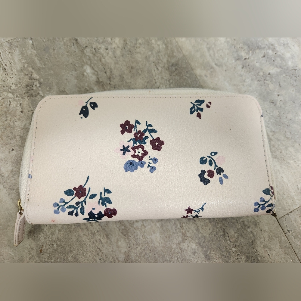 Nicole Miller Floral Cream Wallet - Picture 2 of 4